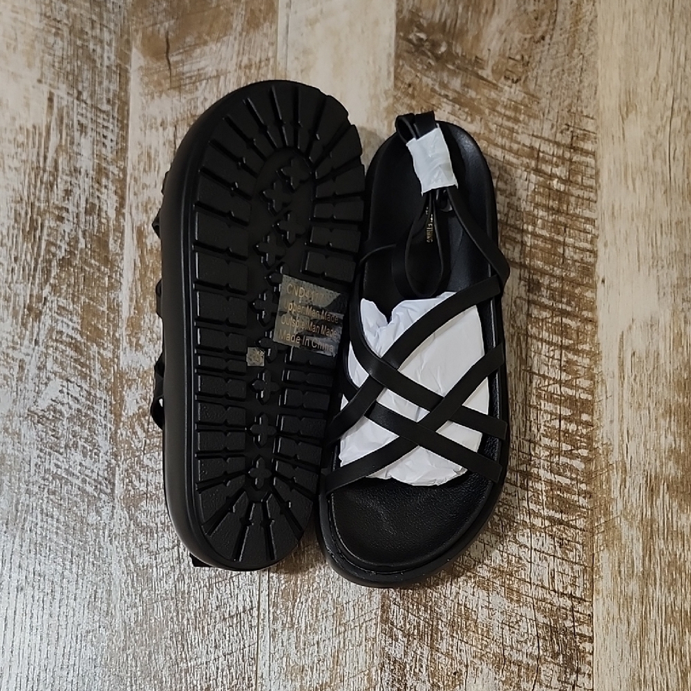 PrettyLittleThing Black Sandals with Open Toe and Thick Sole - Picture 6 of 10